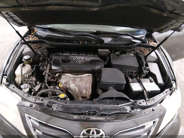 44936593 :رقم المزاد ، 4T4BF3EK7AR042888 vin ، 2010 Toyota Camry Le مزاد بيع
