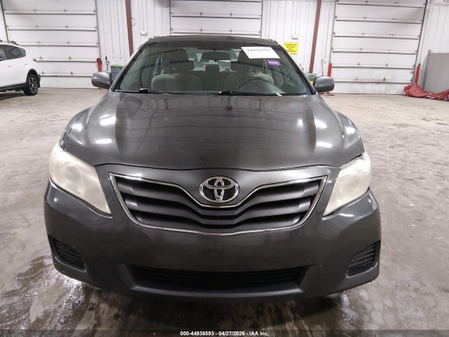 44936593 :رقم المزاد ، 4T4BF3EK7AR042888 vin ، 2010 Toyota Camry Le مزاد بيع