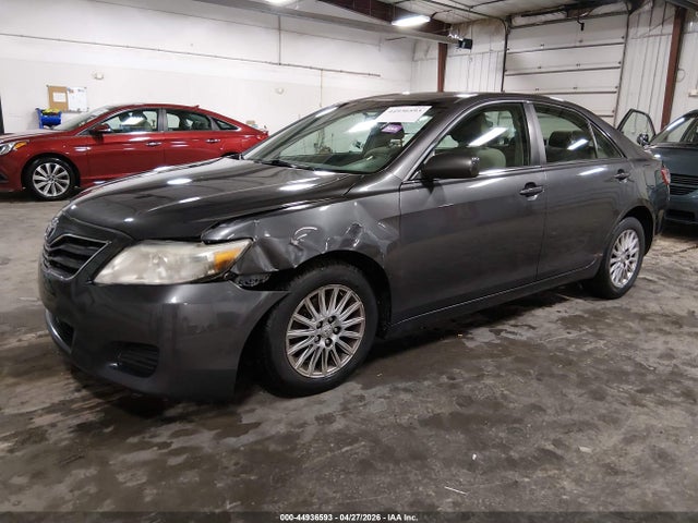44936593 :رقم المزاد ، 4T4BF3EK7AR042888 vin ، 2010 Toyota Camry Le مزاد بيع