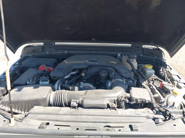 1C4HJXDG1JW329109 Jeep Wrangler Unlimited Sport S 4x4