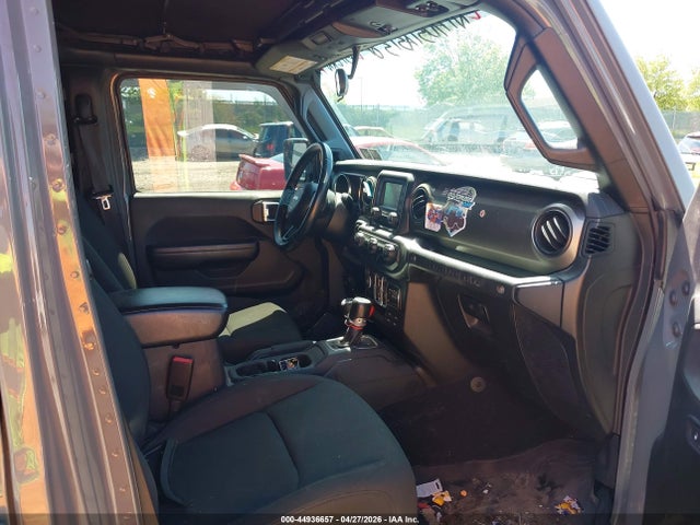 1C4HJXDG1JW329109 Jeep Wrangler Unlimited Sport S 4x4