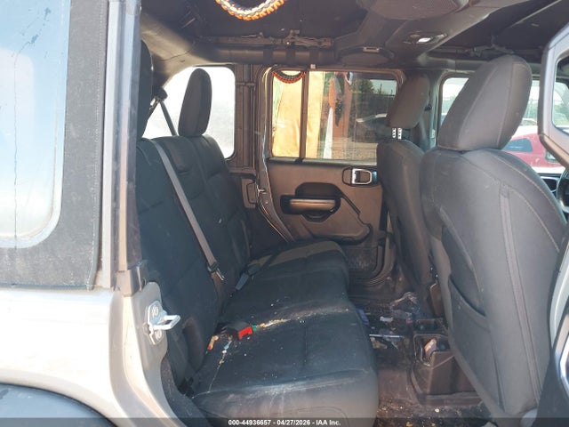 1C4HJXDG1JW329109 Jeep Wrangler Unlimited Sport S 4x4