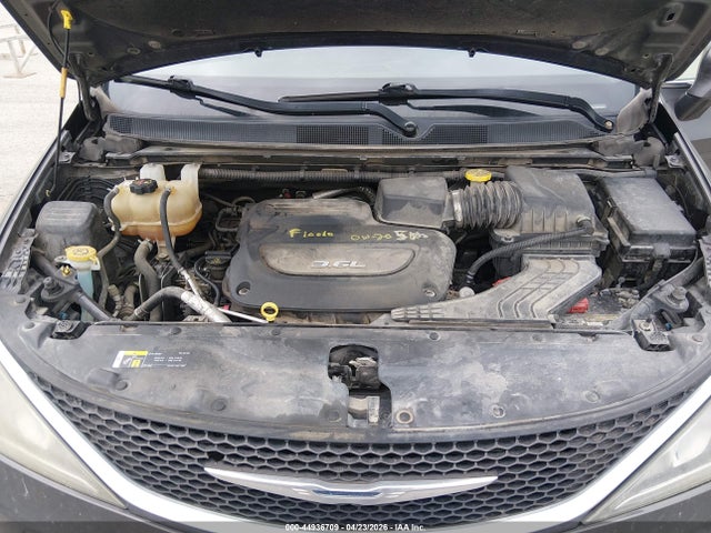 44936709 :رقم المزاد ، 2C4RC1BG8JR110204 vin ، 2018 Chrysler Pacifica Touring L مزاد بيع