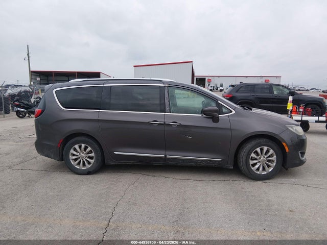 44936709 :رقم المزاد ، 2C4RC1BG8JR110204 vin ، 2018 Chrysler Pacifica Touring L مزاد بيع