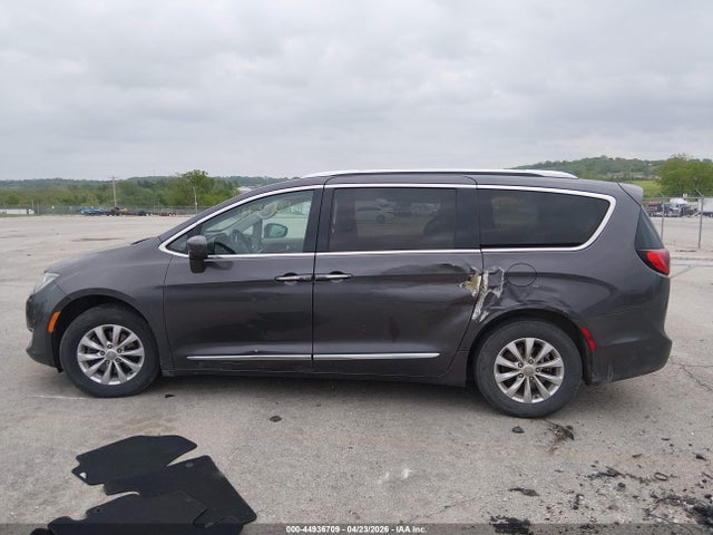 44936709 :رقم المزاد ، 2C4RC1BG8JR110204 vin ، 2018 Chrysler Pacifica Touring L مزاد بيع