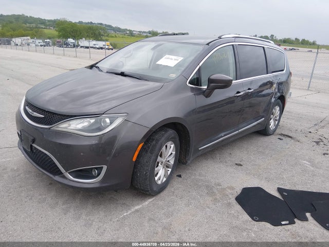 44936709 :رقم المزاد ، 2C4RC1BG8JR110204 vin ، 2018 Chrysler Pacifica Touring L مزاد بيع