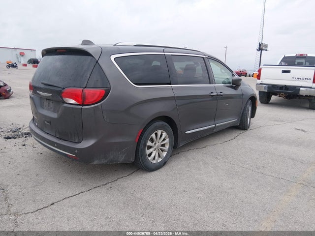 44936709 :رقم المزاد ، 2C4RC1BG8JR110204 vin ، 2018 Chrysler Pacifica Touring L مزاد بيع
