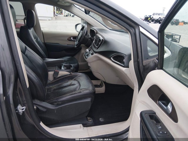 44936709 :رقم المزاد ، 2C4RC1BG8JR110204 vin ، 2018 Chrysler Pacifica Touring L مزاد بيع