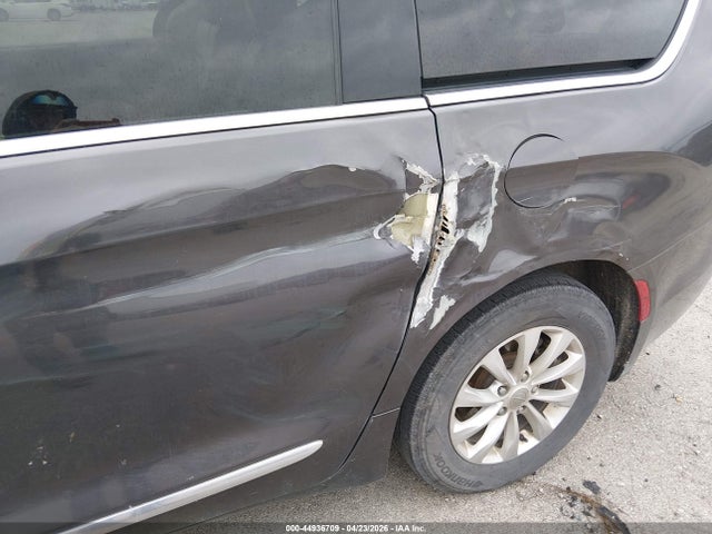 44936709 :رقم المزاد ، 2C4RC1BG8JR110204 vin ، 2018 Chrysler Pacifica Touring L مزاد بيع