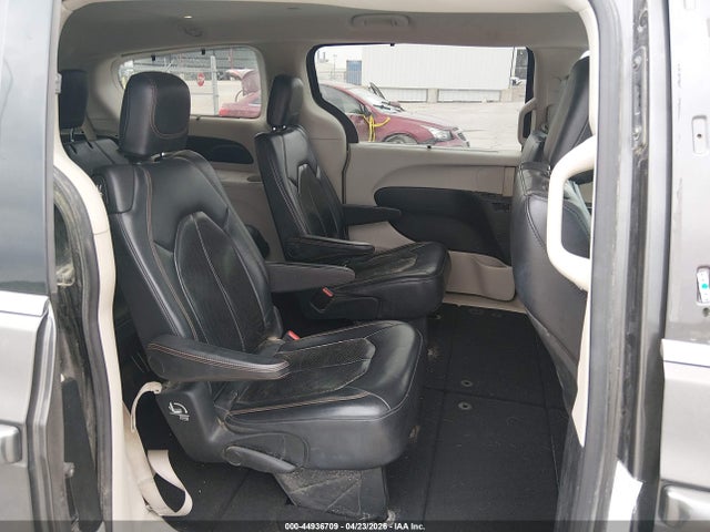 44936709 :رقم المزاد ، 2C4RC1BG8JR110204 vin ، 2018 Chrysler Pacifica Touring L مزاد بيع