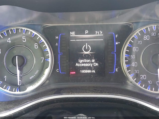44936856 :رقم المزاد ، 1C3CCCABXFN745070 vin ، 2015 Chrysler 200 Limited مزاد بيع