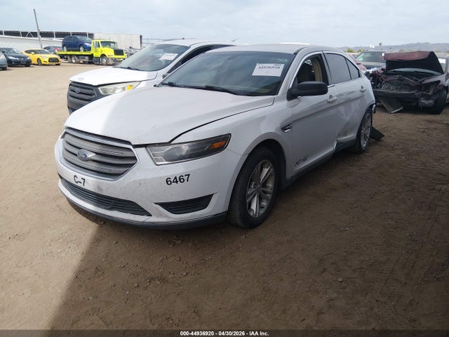 Ford TAURUS SE 2018 1FAHP2D83JG129648 Image 2