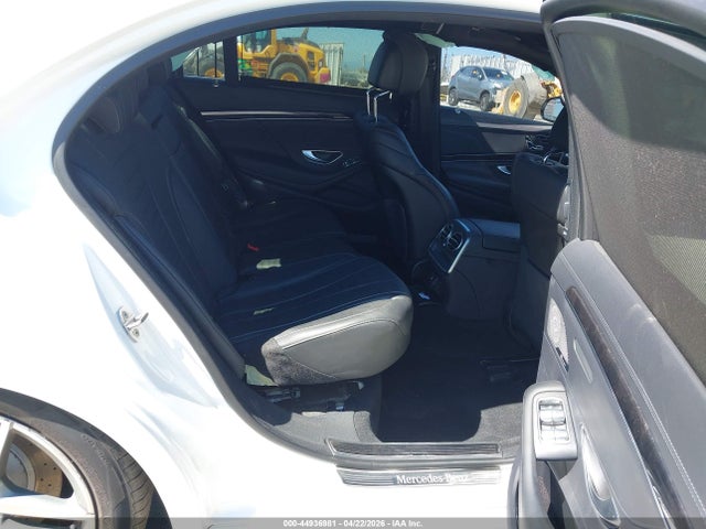 WDDUG8DBXKA487928 Mercedes-Benz S 560