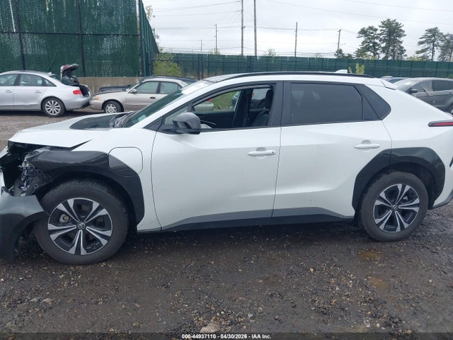 Toyota BZ4X XLE 2025 JTMAAAAA8SA072799 Image 14