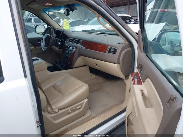 Продаж на аукціоні авто 2014 Chevrolet Suburban 1500 Lt, vin: 1GNSCJE07ER128910, номер лоту: 44937117