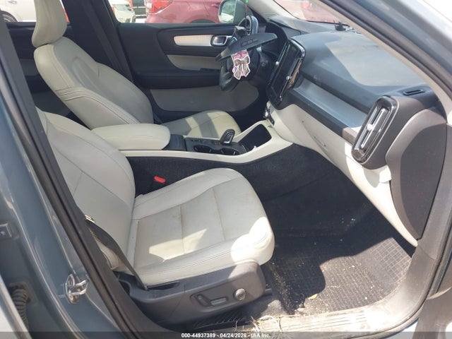 2020 Volvo Xc40 T5 Momentum მანქანა იყიდება აუქციონზე, vin: YV4162UK9L2271946, აუქციონის ნომერი: 44937389