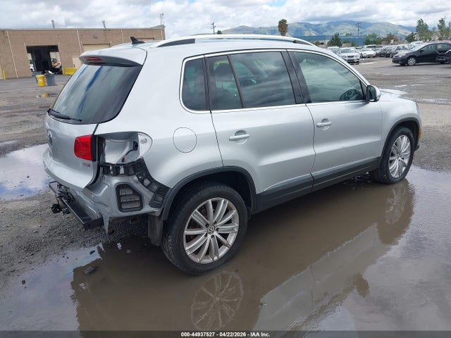 WVGAV7AX3GW551195 Volkswagen TIGUAN SE
