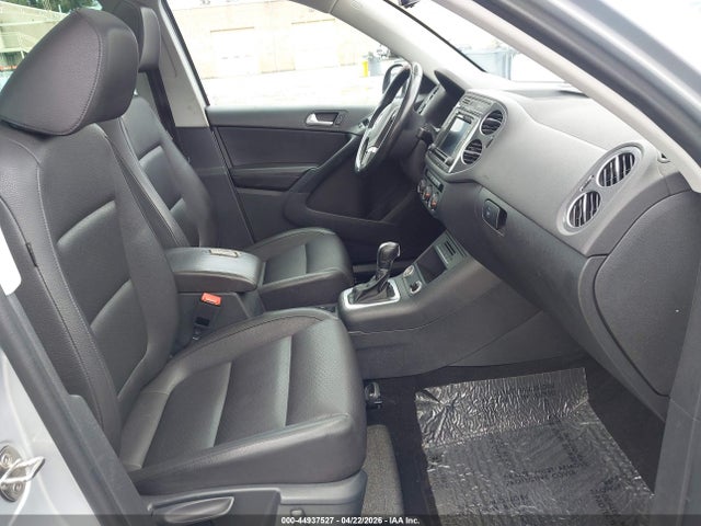 WVGAV7AX3GW551195 Volkswagen TIGUAN SE