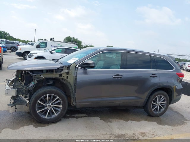 Toyota Highlander Xle 2018 5TDKZRFH6JS541004 Image 15