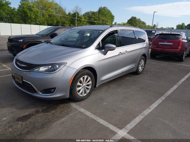 Продажа на аукционе авто 2017 Chrysler Pacifica Touring-l, vin: 2C4RC1BG0HR803116, номер лота: 44937600