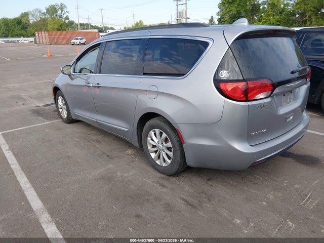 Продажа на аукционе авто 2017 Chrysler Pacifica Touring-l, vin: 2C4RC1BG0HR803116, номер лота: 44937600