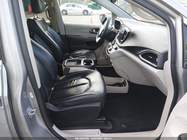 Продажа на аукционе авто 2017 Chrysler Pacifica Touring-l, vin: 2C4RC1BG0HR803116, номер лота: 44937600
