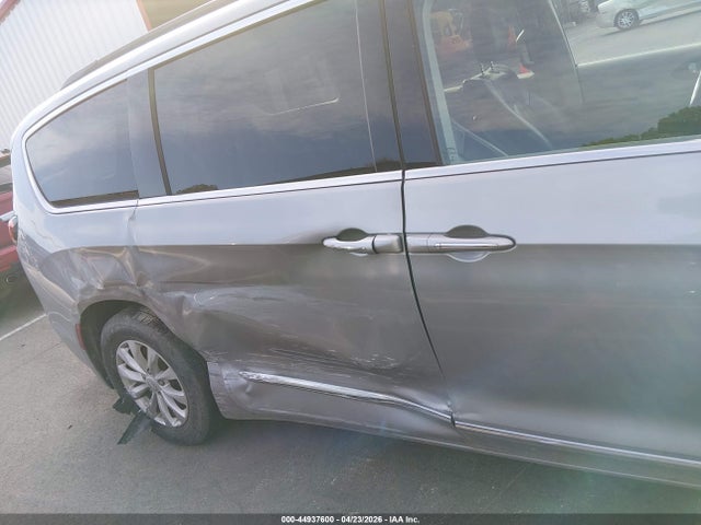 Продажа на аукционе авто 2017 Chrysler Pacifica Touring-l, vin: 2C4RC1BG0HR803116, номер лота: 44937600