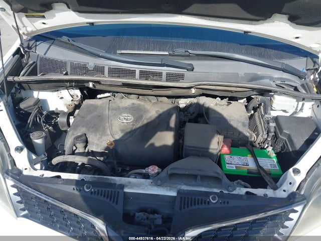 Toyota Sienna Se 8 Passenger 2018 5TDXZ3DC7JS956035 Image 10