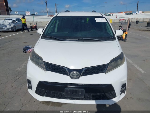 Toyota Sienna Se 8 Passenger 2018 5TDXZ3DC7JS956035 Image 12