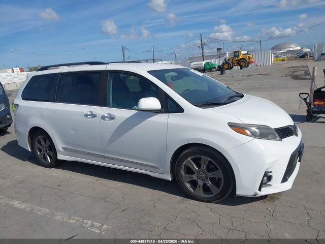 Toyota Sienna Se 8 Passenger 2018 5TDXZ3DC7JS956035 Image 13