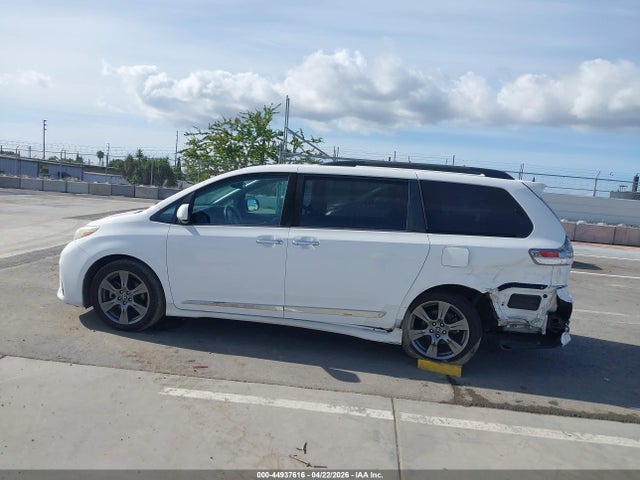 Toyota Sienna Se 8 Passenger 2018 5TDXZ3DC7JS956035 Image 14