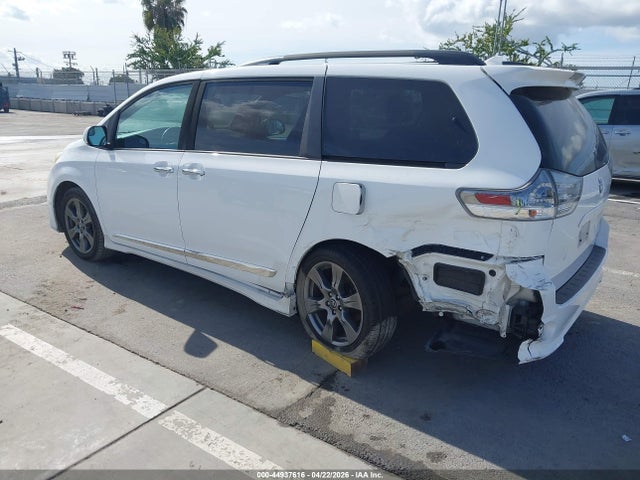 Toyota Sienna Se 8 Passenger 2018 5TDXZ3DC7JS956035 Image 3