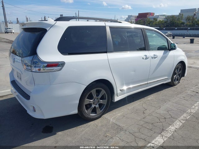 Toyota Sienna Se 8 Passenger 2018 5TDXZ3DC7JS956035 Image 4