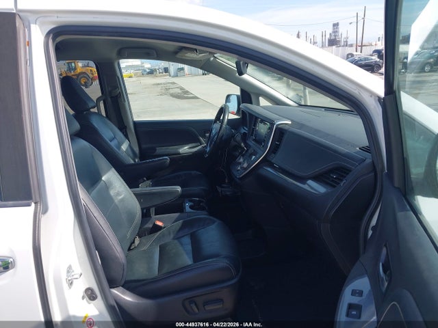 Toyota Sienna Se 8 Passenger 2018 5TDXZ3DC7JS956035 Image 5