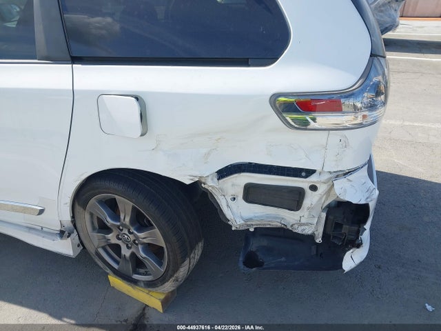 Toyota Sienna Se 8 Passenger 2018 5TDXZ3DC7JS956035 Image 6