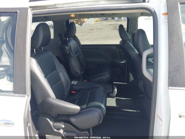 Toyota Sienna Se 8 Passenger 2018 5TDXZ3DC7JS956035 Image 8