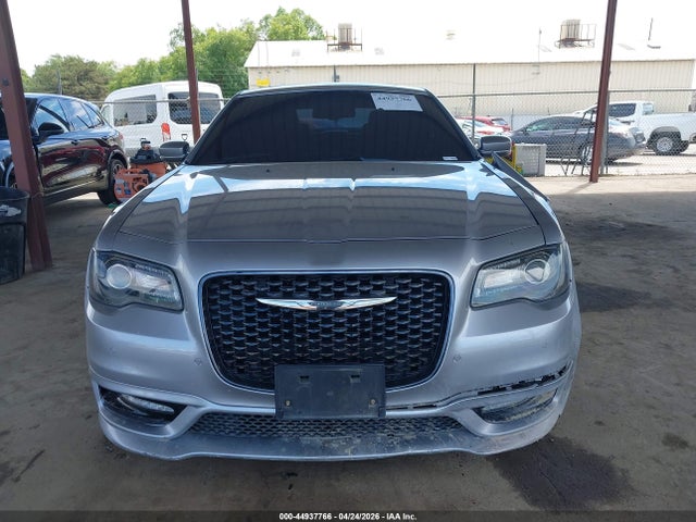 2C3CCABG2JH240057 Chrysler 300 300s