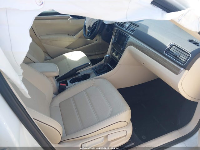 44937801 :رقم المزاد ، 1VWBT7A31HC037843 vin ، 2017 Volkswagen Passat 1.8t Se مزاد بيع