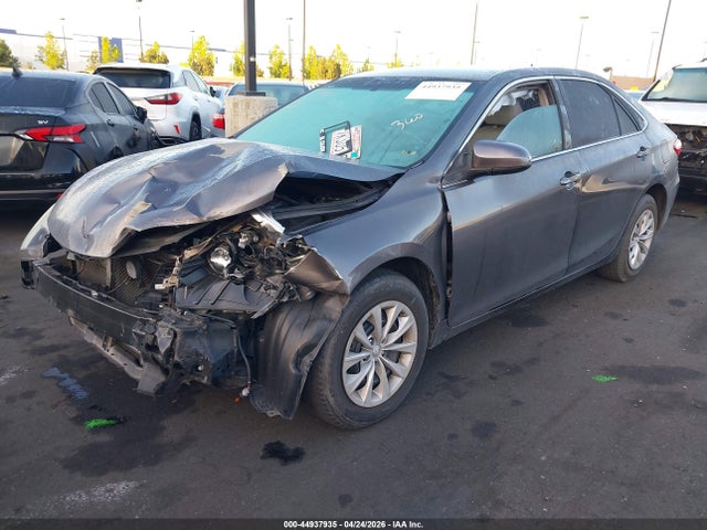 Toyota CAMRY LE 2015 4T4BF1FK2FR481037 Image 2