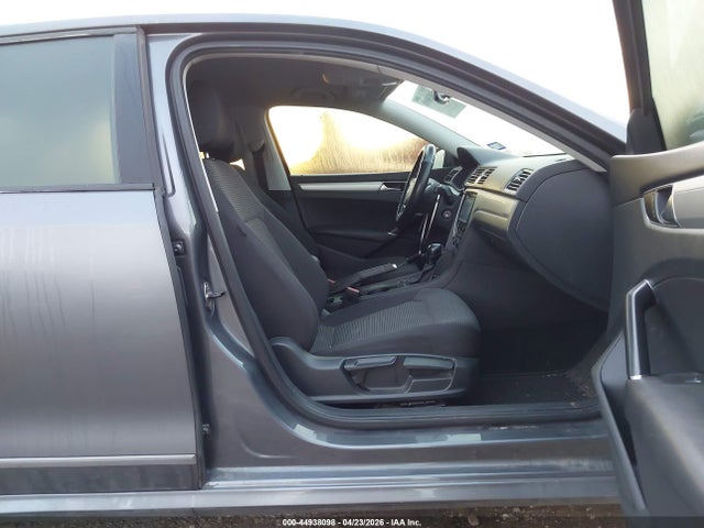 Продаж на аукціоні авто 2016 Volkswagen Passat 1.8t S, vin: 1VWAT7A36GC036178, номер лоту: 44938098