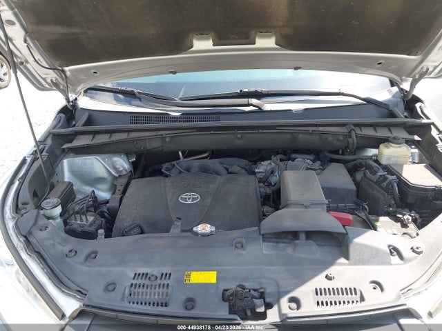 44938178 :رقم المزاد ، 5TDKZRFH0JS260168 vin ، 2018 Toyota Highlander Xle مزاد بيع