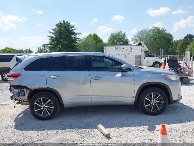 44938178 :رقم المزاد ، 5TDKZRFH0JS260168 vin ، 2018 Toyota Highlander Xle مزاد بيع