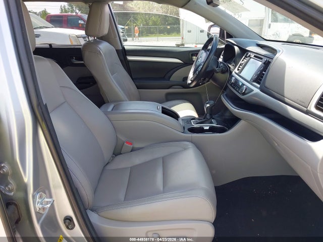 44938178 :رقم المزاد ، 5TDKZRFH0JS260168 vin ، 2018 Toyota Highlander Xle مزاد بيع