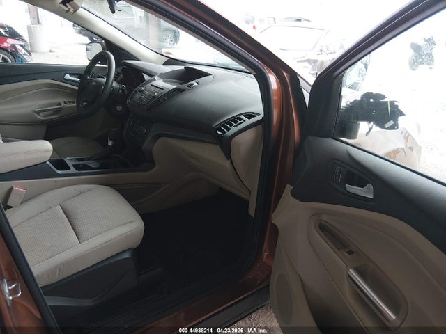 Продажа на аукционе авто 2017 Ford Escape Se, vin: 1FMCU0GD4HUE76827, номер лота: 44938214