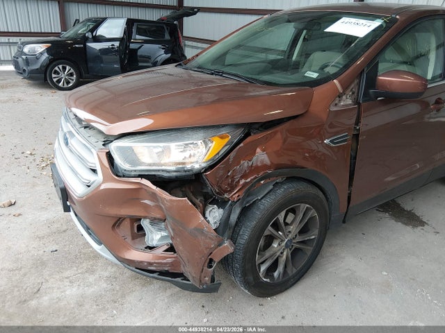 Продажа на аукционе авто 2017 Ford Escape Se, vin: 1FMCU0GD4HUE76827, номер лота: 44938214