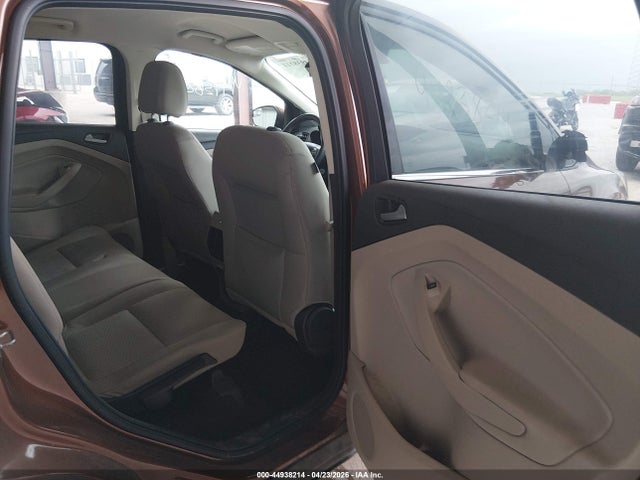 Продажа на аукционе авто 2017 Ford Escape Se, vin: 1FMCU0GD4HUE76827, номер лота: 44938214