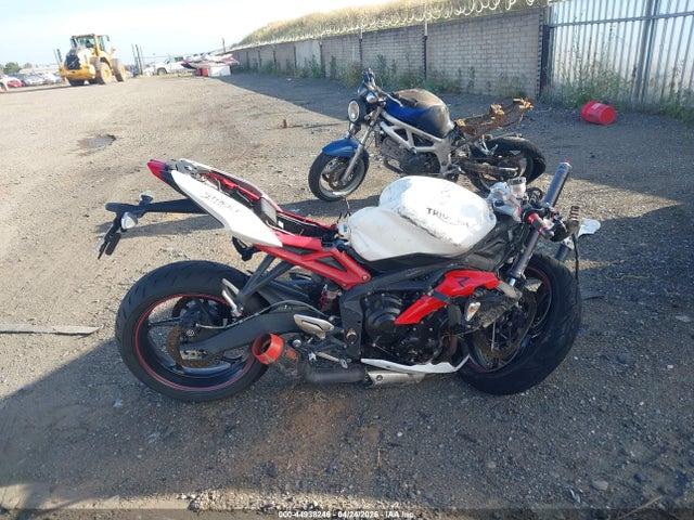 2016 Triumph Motorcycle Street Triple R/abs მანქანა იყიდება აუქციონზე, vin: SMTL03NE8GT742482, აუქციონის ნომერი: 44938246
