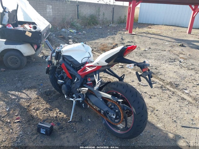 2016 Triumph Motorcycle Street Triple R/abs მანქანა იყიდება აუქციონზე, vin: SMTL03NE8GT742482, აუქციონის ნომერი: 44938246