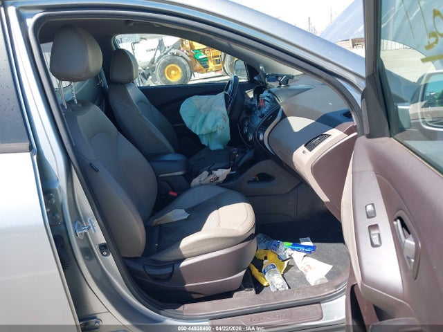 KM8JU3AG5EU873521 Hyundai TUCSON SE