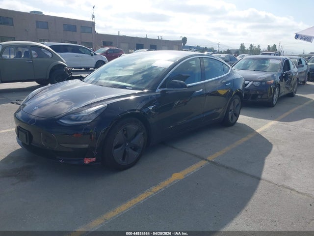 2018 Tesla Model 3 Long Range/mid Range მანქანა იყიდება აუქციონზე, vin: 5YJ3E1EA1JF041410, აუქციონის ნომერი: 44938464